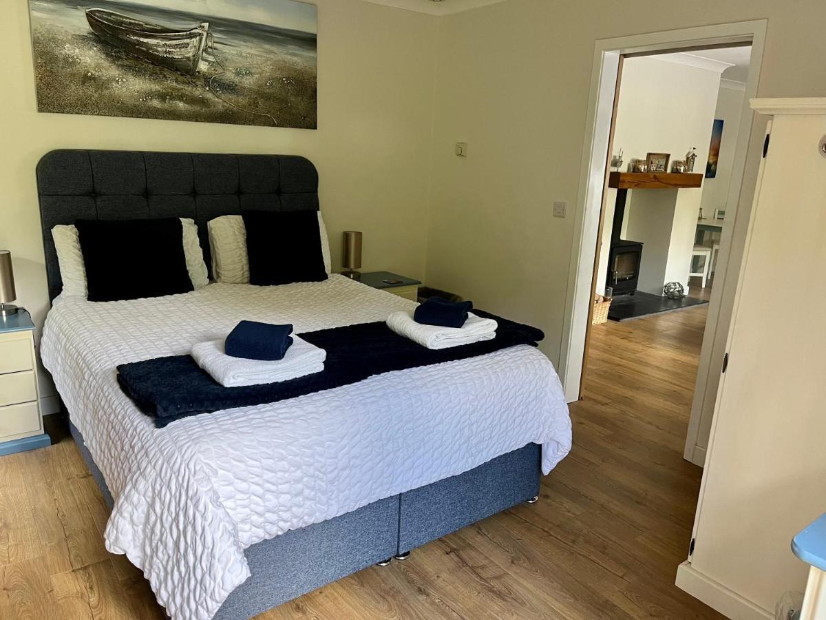 Coastal Garden Annex With Log Fire & Summer House Aberporth Exterior foto